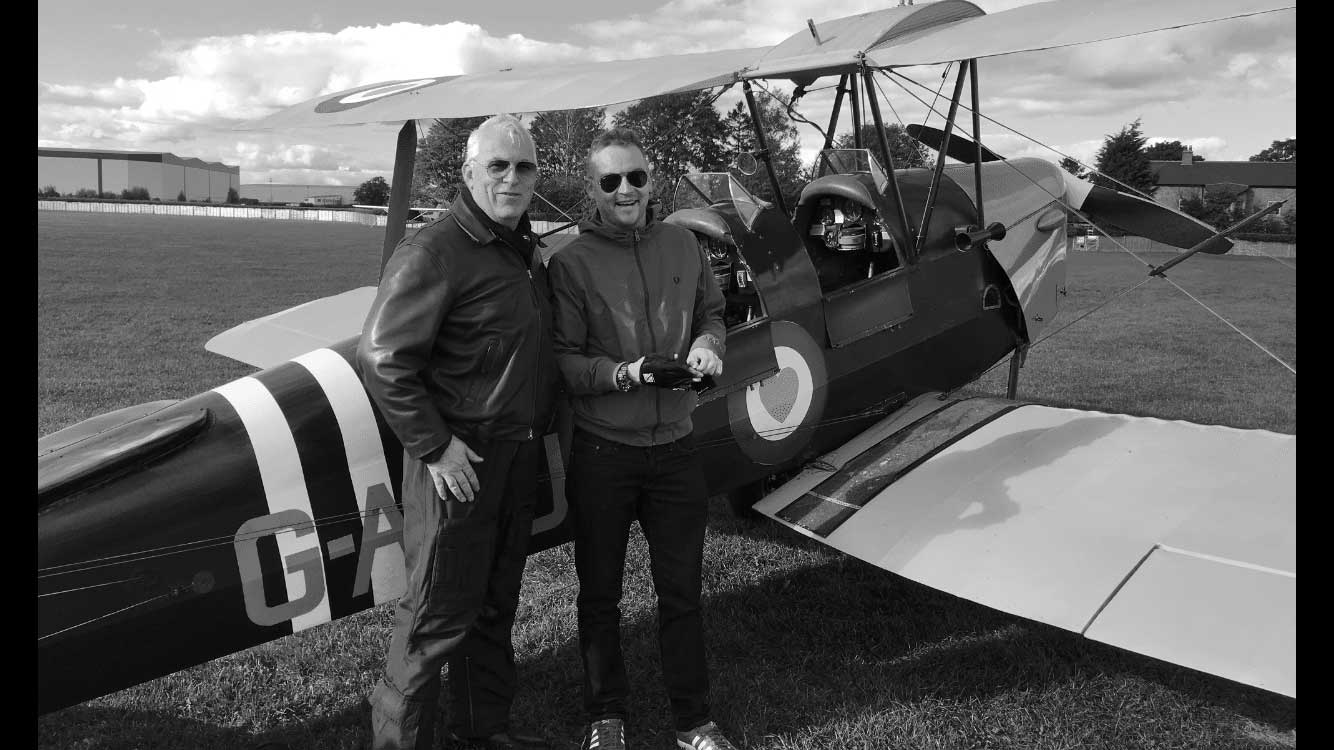 Tiger-Moth-Experience-Yorkshire-family-friends